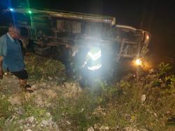 Sopir Truk Tewas Saat Perbaiki Mesin, Ditabrak Tronton di JLU Lamongan