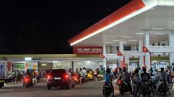 Isu BBM Naik 1 April, SPBU Di Pangandaran Diserbu! Antrean Motor Mengular
