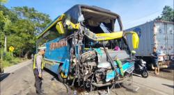 Kecelakaan Maut Bus vs Truk di Jalur  Pantura Situbondo,   2 Tewas