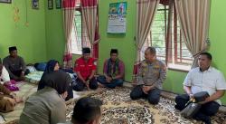 Melayat ke Rumah Petugas Pemadam Karhutla , Kapolda Riau : Dia Pahlawan Lingkungan