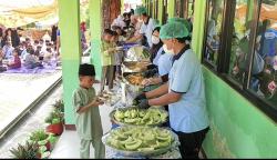 Diserbu Siswa! Makan Gratis Gaya Prasmanan Bikin Anak-Anak Pangandaran Makin Semangat Sekolah