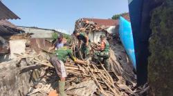 Atap Rumah Warga Ambruk Akibat Cuaca Ekstrem dan Kondisi Bangunan yang Lapuk