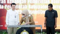 Tekankan Transparansi dan Akuntabilitas, Bupati Barru Serahkan LKPD 2025 ke BPK Sulsel