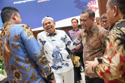 Jarang Terjadi! Ahmad Luthfi dan Dedi Mulyadi Saling Sapa hingga Ngobrol Diselingi Canda