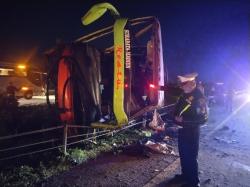 Kecelakaan Maut di Tol Jombang: Bus Restu Terguling, 1 Penumpang Tewas 11 Luka