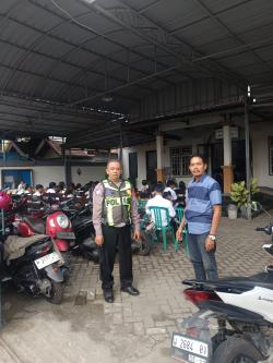 Ibadah Jumat Agung di GKJW Lowong Balongbendo Sidoarjo Dijaga Polisi