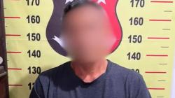 Polisi Gerebek Rumah Biru di Kembang Janggut, Pria Paruh Baya Tertangkap Tangan Simpan 36 Paket Sabu