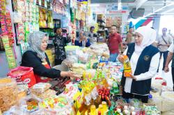 Khofifah Tinjau Pasar Legi Ponorogo, Pastikan Harga Bahan Pokok Stabil Pasca Lebaran