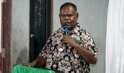 Melayat Ibunda Bupati Maybrat, Gubernur Elisa Kambu : Mama Paulina Simbol Keteguhan Perempuan Papua