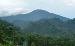 Waspada Gunung Slamet! Aktivitas Naik, Radius Bahaya Diperluas