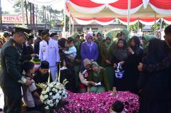 Gugur di Lebanon, Suasana Duka Iringi Pemakaman 2 Prajurit TNI di Magelang dan Kulonprogo