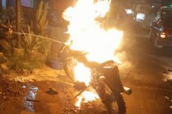 Detik-Detik Mencekam Motor Terbakar di Jombang, Berawal dari Tangki Bocor
