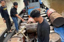 Polda Riau Sita Belasan Ribu Liter Solar Subsidi Ilegal di Pelalawan dan Inhil