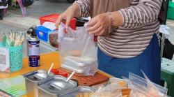 Harga Plastik Naik hingga 50%, UMKM di Lebak Mulai Tertekan