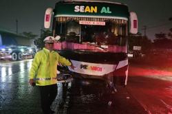 Kecelakaan Bus Pelangi dengan Mobil di Jalan Siak II Pekanbaru, Driver Taksi Daring Tewas