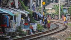 Bahas Hunian Warga Pinggir Rel, Prabowo Panggil Menteri Perumahan hingga Direktur Utama KAI