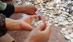 Petambak Indramayu Datangi Pendopo, Bawa Tiga Karung Uang Koin untuk Ganti Kerusakan Fasilitas Umum