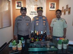 Polisi Sita Belasan Botol Miras Ilegal di Parung Panjang, Razia Warung Berkedok Jamu