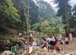 Kisah Dibalik Pesona Curug Cigentis Karawang, Dari Sosok Nyai Gentis Sari hingga Pusaka Sakti