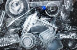 Harga Plastik Naik Imbas Konflik Timur Tengah, Pedagang Kelimpungan