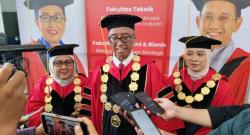 Suara Rektor Bergetar Saat Kukuhkan 2 Guru Besar yang Punya Jam Terbang Tinggi, Begini Pesannya