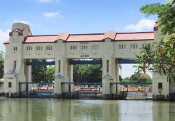 Misteri Pintu Air Jagir, Antara Fungsi Vital dan Cerita Mistis