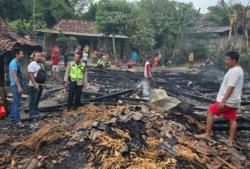 Gegara Korsleting Listrik Rumah Puryono di Monggot Geyer Ludes Terbakar, Kerugian Rp100 Juta