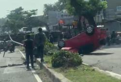 Kecelakaan di Turunan Silayur Semarang: Truk Tabrak Mobil dan Motor, 3 Orang Luka