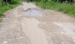 Apa Perlu Lapor KDM! Jalan Rusak ke Kantor Kecamatan Cihara Lebak Ganggu Ekonomi Warga