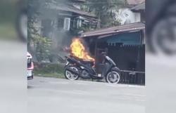 Heboh! Motor Pasutri Bonceng Tiga Bareng Anak Terbakar di Maros