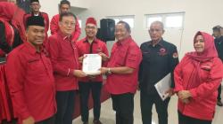 Rapidin Simbolon Serahkan SK Kepengurusan DPC PDI Perjuangan Medan 2025-2030