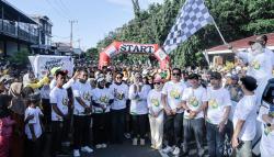 Meriah! Ribuan Masyarakat Antusias Ikut Jalan Santai HUT ke-66 Barru