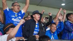 Kokoh di Puncak Menuju Hattrick Juara, Hadirnya Iwan Bule di GBLA Suntikan Energi untuk Persib