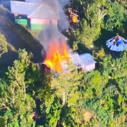 BREAKING NEWS: OPM Bakar Rumah Warga di Distrik Pogoma, TNI Langsung Amankan Lokasi
