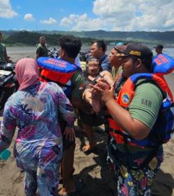 Terseret Arus di Parangkusumo, Tiga Wisatawan Berhasil Diselamatkan