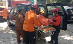 Pria 40 Tahun Ditemukan Tewas di Toilet Taman Bungkul