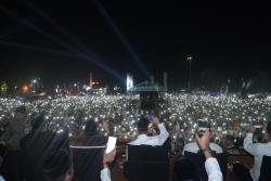 Alun-alun Jepara Jadi Lautan Putih, Ribuan Warga Rayakan HUT ke-477 dengan Selawat Bareng Gus Iqdam