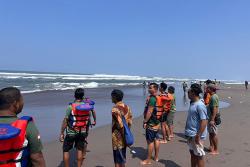 Perahu Terbalik Diterjang Gelombang, 2 Nelayan Pantai Parangtritis Terluka 