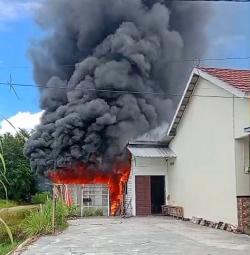 Rumah Warga di Palangka Raya Terbakar Saat Penghuni di Tempat, Diduga Korsleting Listrik