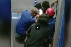 Ngeri! Alat Vital Remaja di Kuningan Terjepit Cincin Titanium, Damkar Turun Tangan