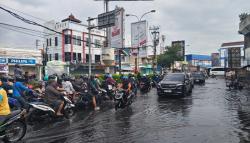 Banjir Kepung Kota Solo, Ratusan Keluarga Mengungsi ke Titik Aman