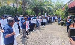 Protes Pemberitaan Tempo, Ratusan Kader Parpol di Bojonegoro Unjuk Rasa, Sampaikan 6 Tuntutan