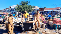 Diwarnai Adu Mulut Lapak Liar Seputaran Pasar Baru Atambua di Bongkar Paksa Petugas Disperindag