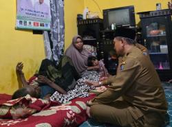 Sakit Berbulan-Bulan, Lansia di Pidie Jaya Dievakuasi Mendadak oleh Bupati ke Rumah Sakit