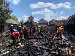 Dua Rumah di Prajekan Hangus Dilalap Api,  Uang Tunai Rp6 Juta Ikut Terbakar