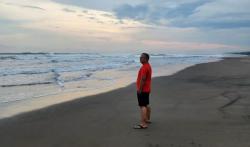 Pesona Tersembunyi Pantai Cemara Ujung, Surga Sunyi di Selatan Cianjur