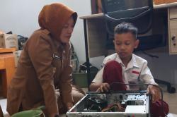 Bocah Jenius Perakit Elektronik Dikunjungi Wabup Bojonegoro, Bantu Fasilitasi Merakit Sepeda Listrik