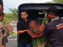 Keluyuran Tanpa Busana, Petugas Satpol PP Amankan Pria di Jalan Trunojoyo Bojonegoro