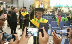 Beckham Putra Sukses di Lapangan dan Pendidikan, Sandang Gelar Sarjana Ilmu Pemerintahan