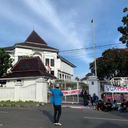 Dinilai Tak Tepat Sasaran, Mahasiswa Soroti Anggaran Pulsa TPK Karawang